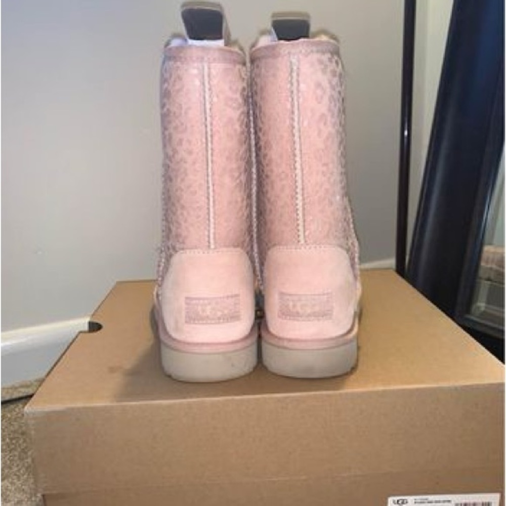 Pink snow leopard Uggs - Picture 2 of 3